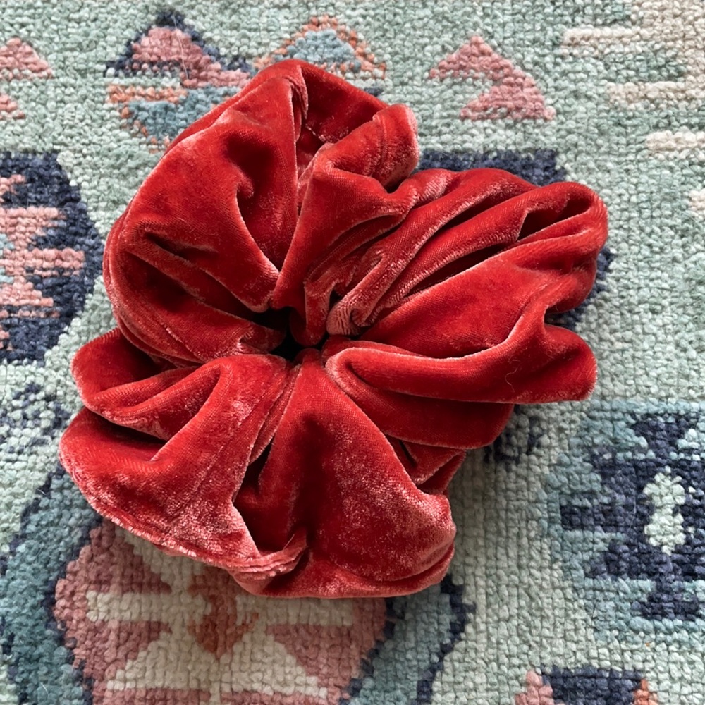 Velvet oversized scrunchie